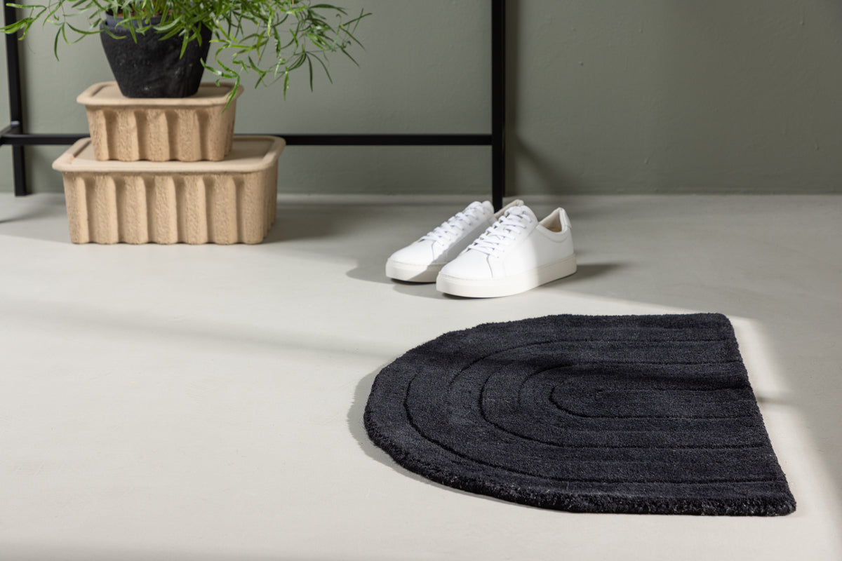 Nora Ovala Mattor 80 x 50 Svart