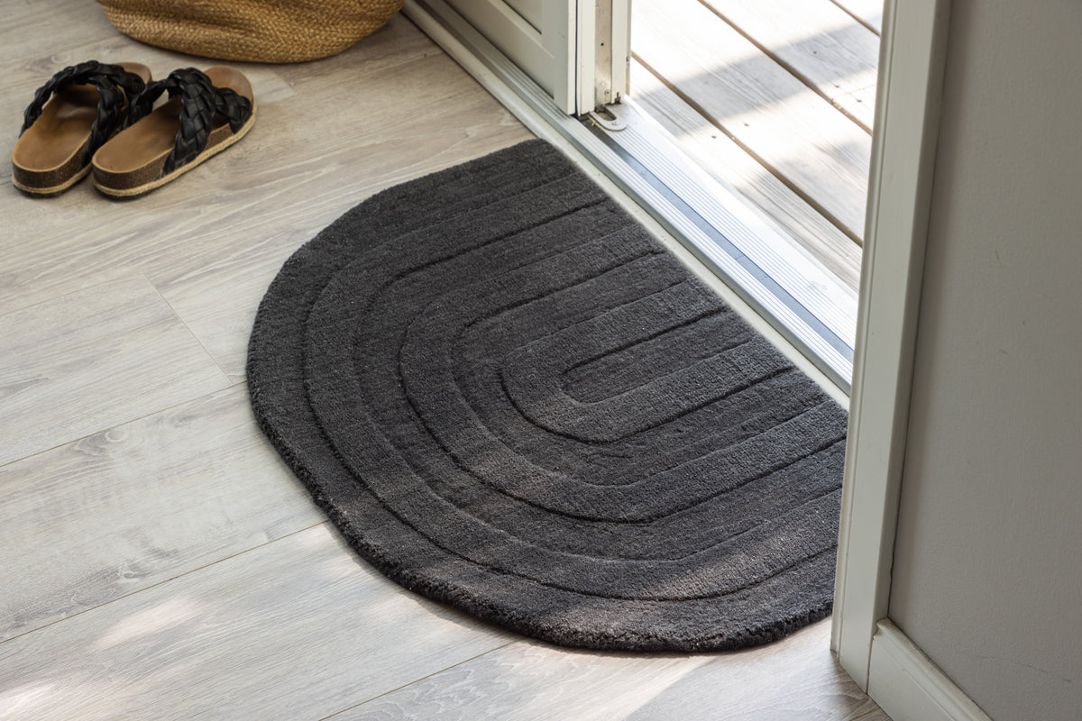 Nora Ovala Mattor 80 x 50 Svart