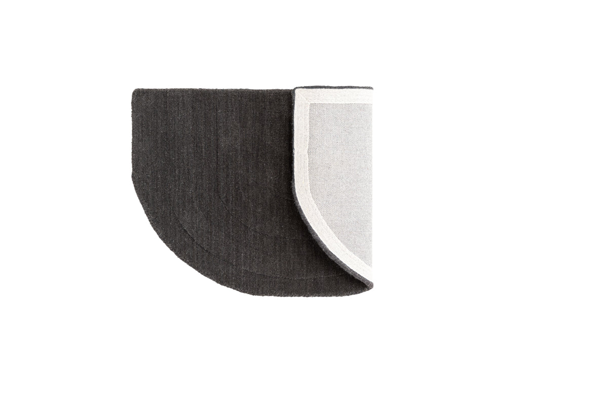 Nora Ovala Mattor 80 x 50 Svart