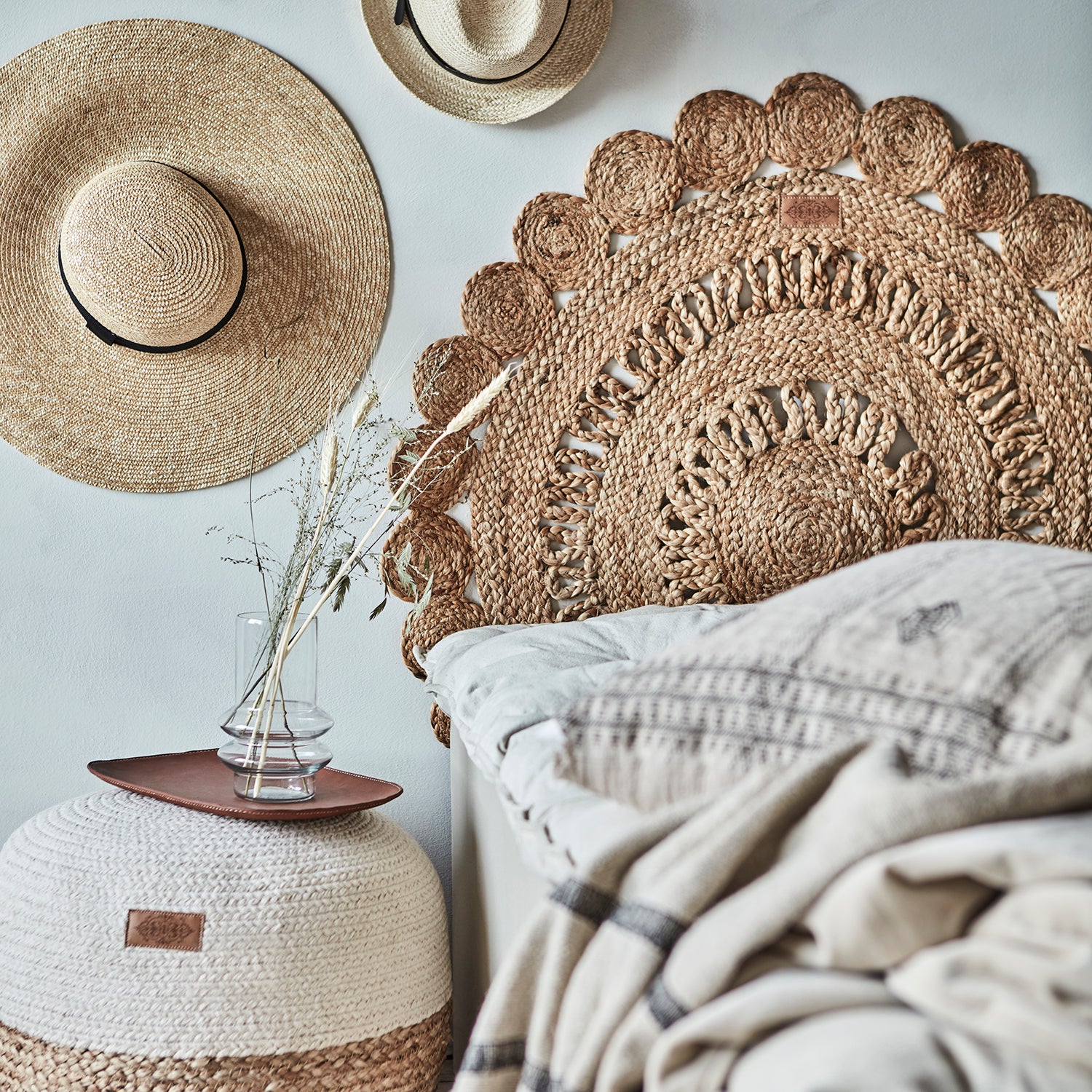 JUNI Sittpuff, Natur/elfenben