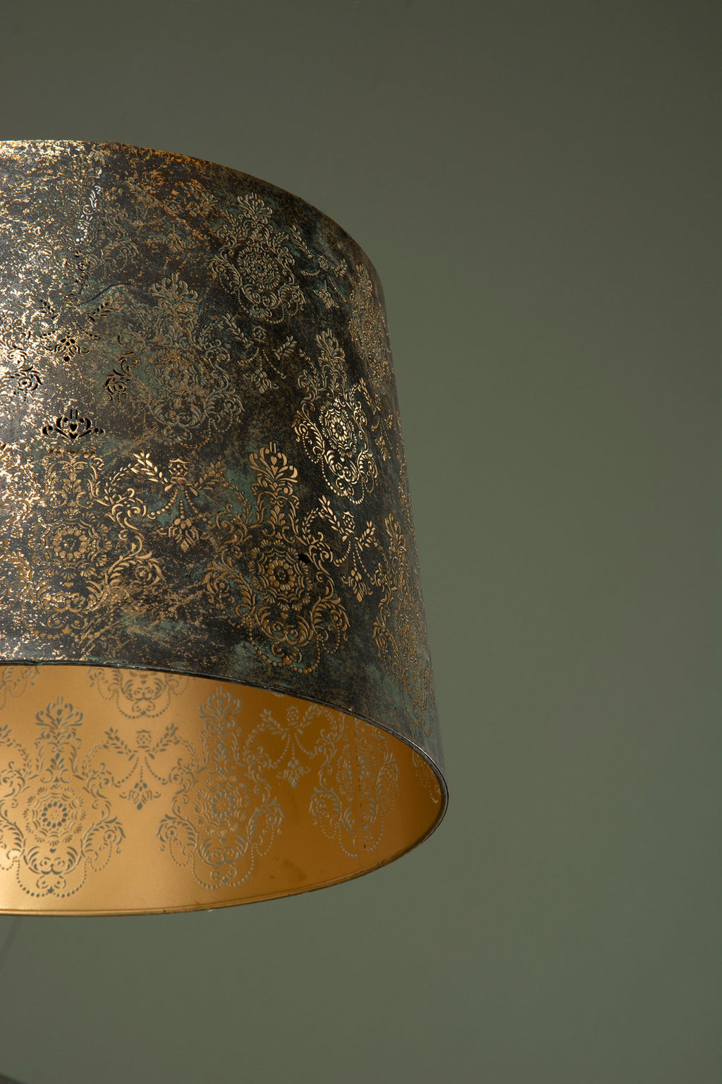 Taklampa Barock Svart/G Patina