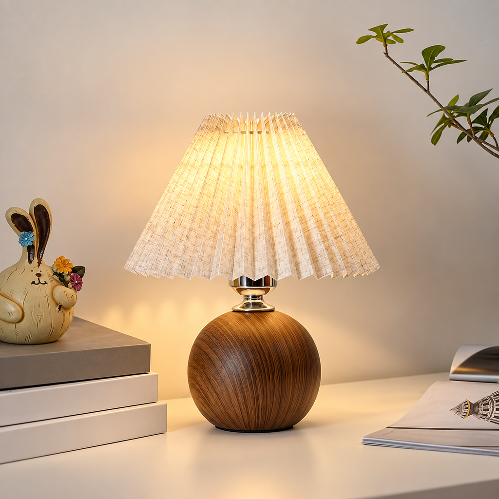 Nordisk veckad bordslampa med LED – modern sänglampa med tygskärm och tre ljuslägen
