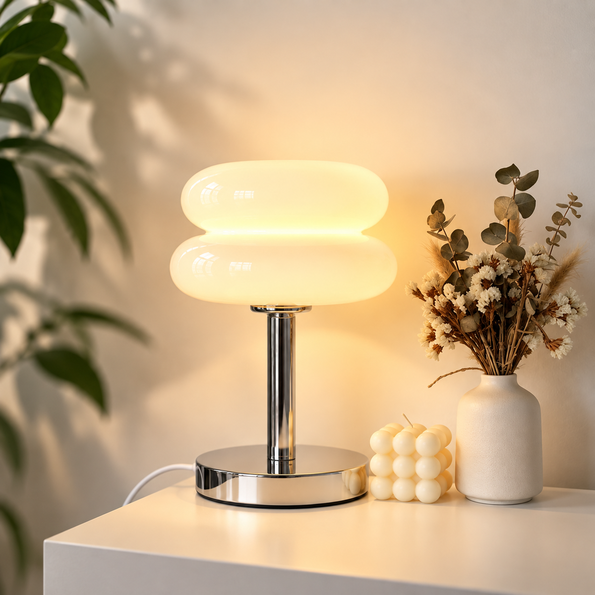 Macaron bordslampa i glas med silverfärgad bas