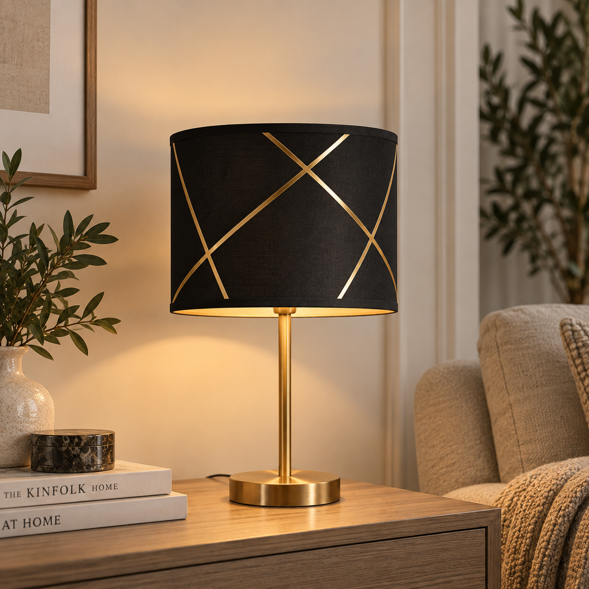 Trådburlampa över köksbord