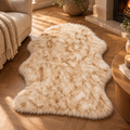 Fuskpälsmatta i fårskinnsdesign i beige