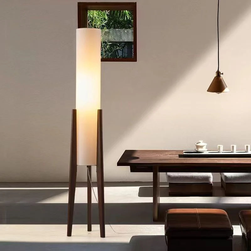 Nordisk Wabi-Sabi Trä Golvlampa – Hotell & Studierum