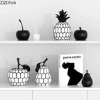 Svartvit Rand Äpple & Ananas Staty – Minimalistisk Resin Skrivbordsskulptur
