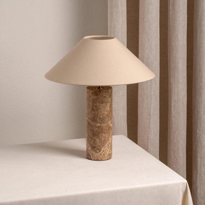 Nordisk Cylindrisk Bordslampa Marmorbas – Tyglampskärm Matsal & Sovrum