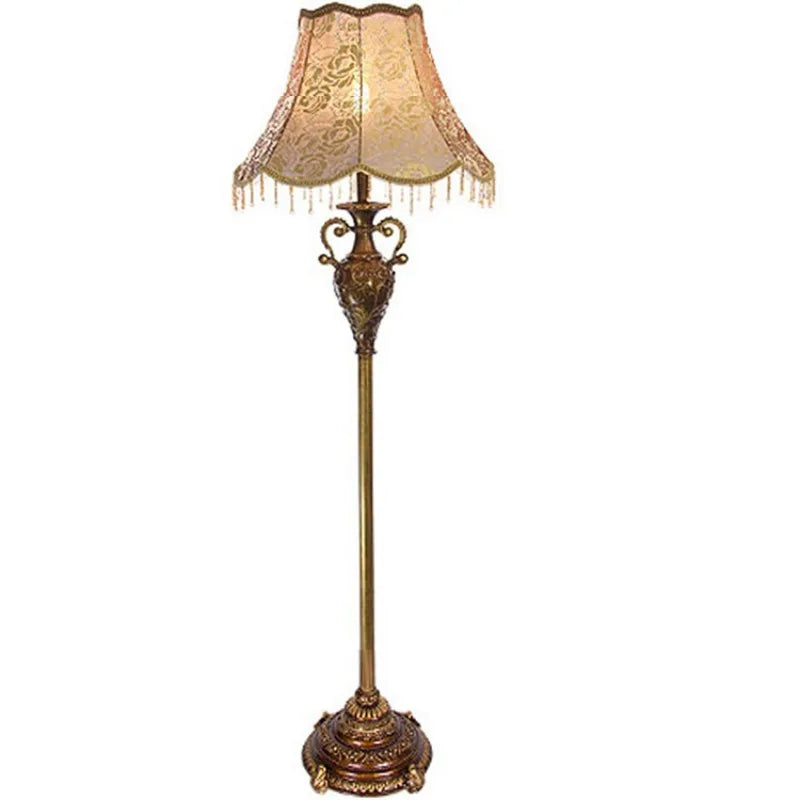 Vintage Resin Golvlampa med Fotströmbrytare – Klassisk Lantlig Vardagsrum