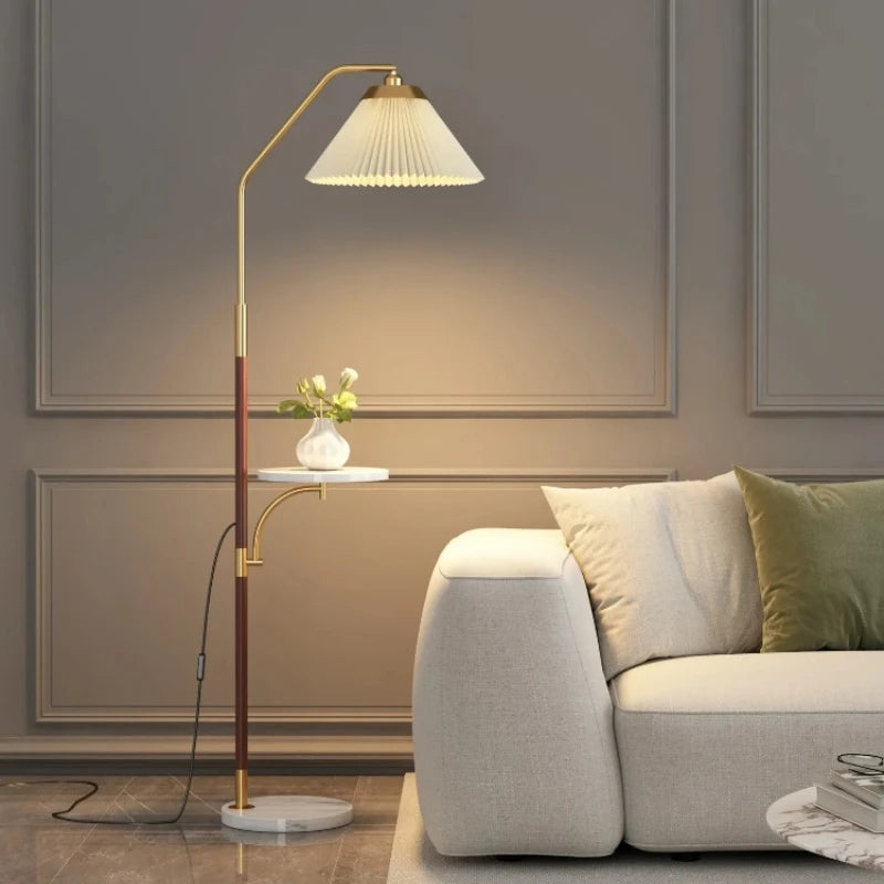 Nordisk Golvlampa Plisserad Lampskärm – Soffa & Sovrum
