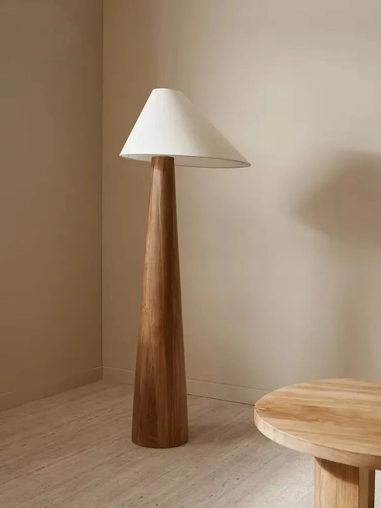 Konisk Trä Golvlampa Wabi-Sabi – Vit Tyg Vardagsrum