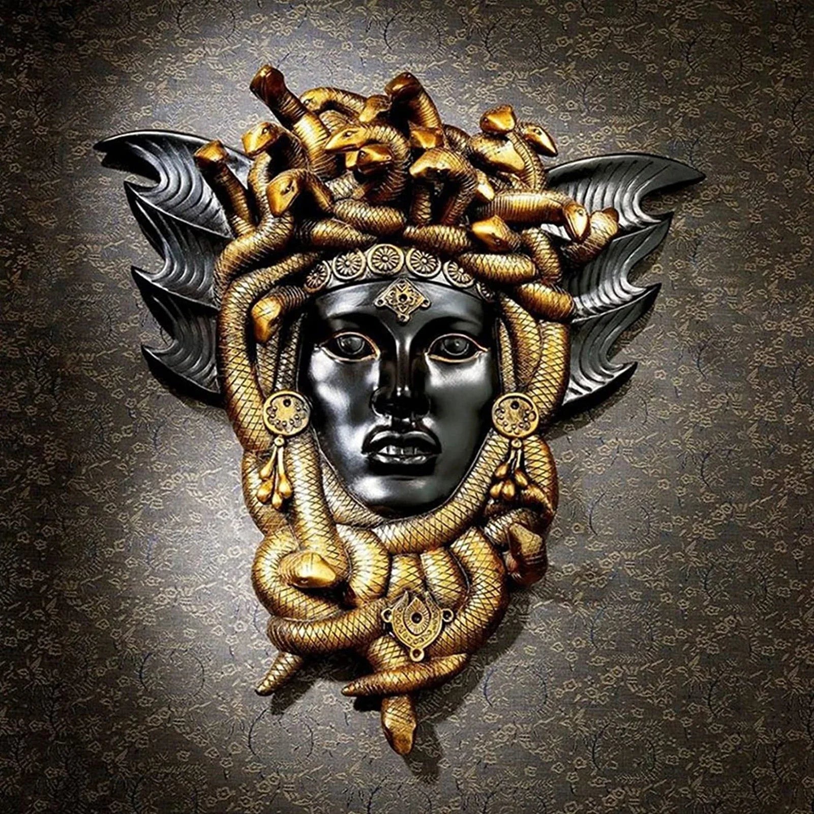 Medusa Huvud Med Ormar Skulptur – Guld Resin Väggplakett Mytologisk
