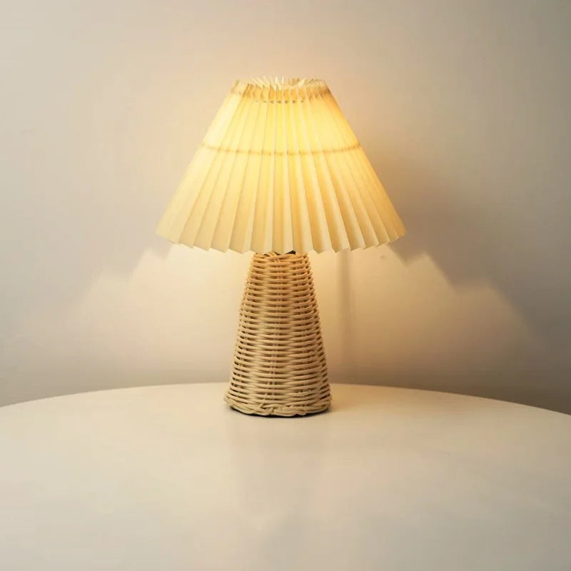 Europeisk Rattanbordslampa – Handgjord Vintage Estetisk