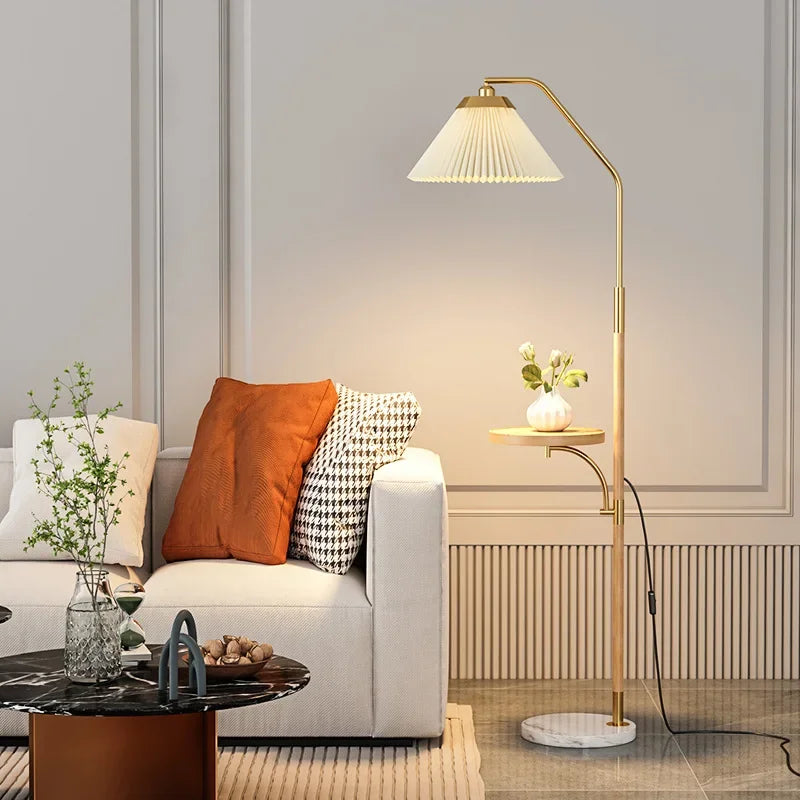 Nordisk Golvlampa Plisserad Lampskärm – Soffa & Sovrum