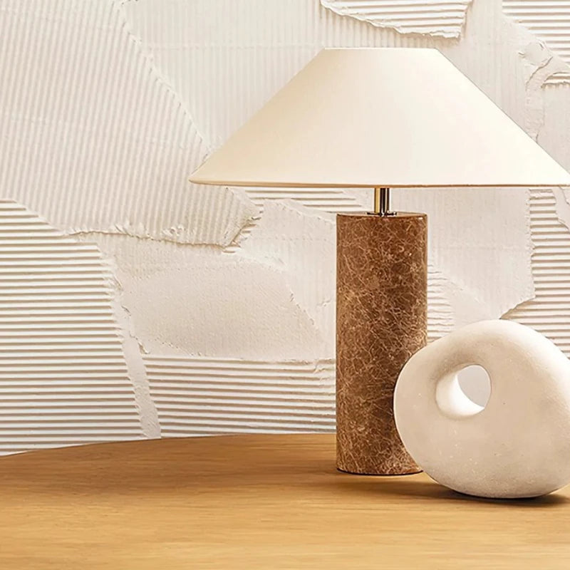 Nordisk Cylindrisk Bordslampa Marmorbas – Tyglampskärm Matsal & Sovrum