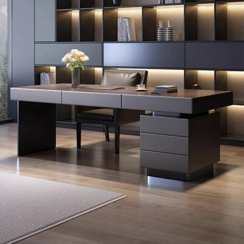 Executive Hutch Skrivbord – Förvaring & Eluttag
