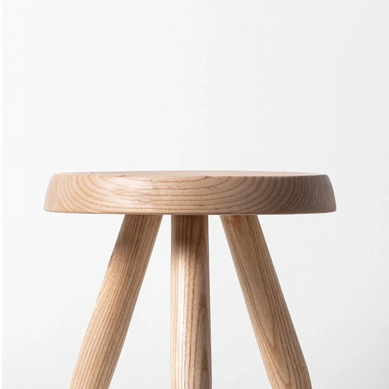 Rund Sittpall i Massivt Trä – Nordisk