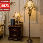 Vintage Resin Golvlampa med Fotströmbrytare – Klassisk Lantlig Vardagsrum