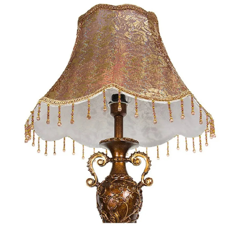 Vintage Resin Golvlampa med Fotströmbrytare – Klassisk Lantlig Vardagsrum