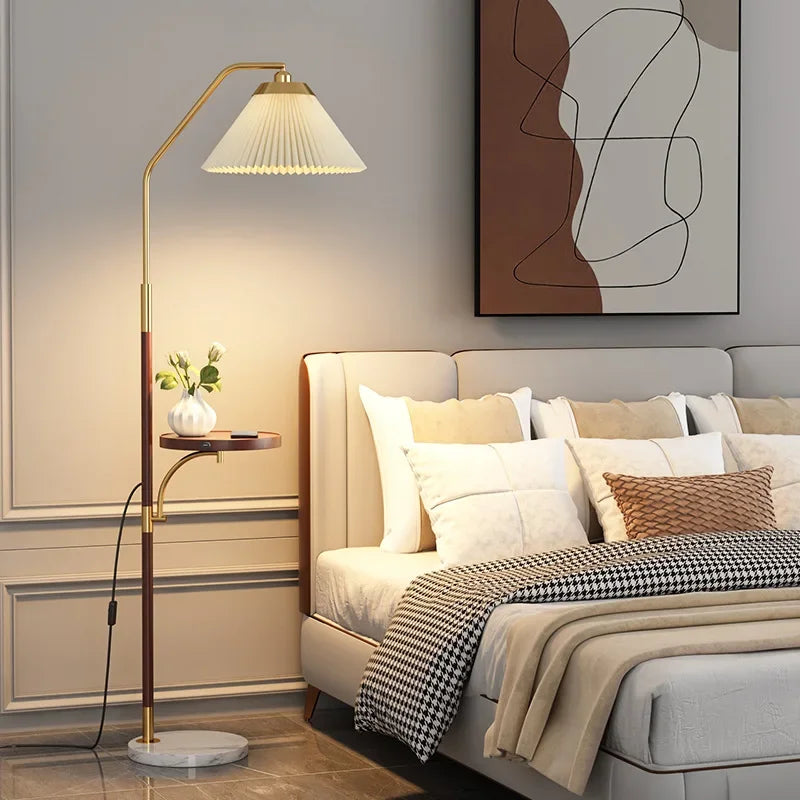 Nordisk Golvlampa Plisserad Lampskärm – Soffa & Sovrum