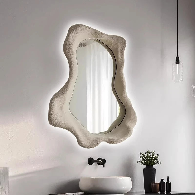 Nordisk Oregelbunden Badrumsspegel LED Lyx – Väggmonterad Makeupssmegel