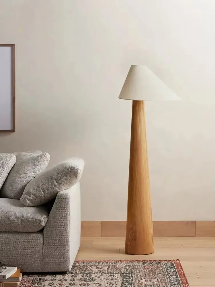 Konisk Trä Golvlampa Wabi-Sabi – Vit Tyg Vardagsrum