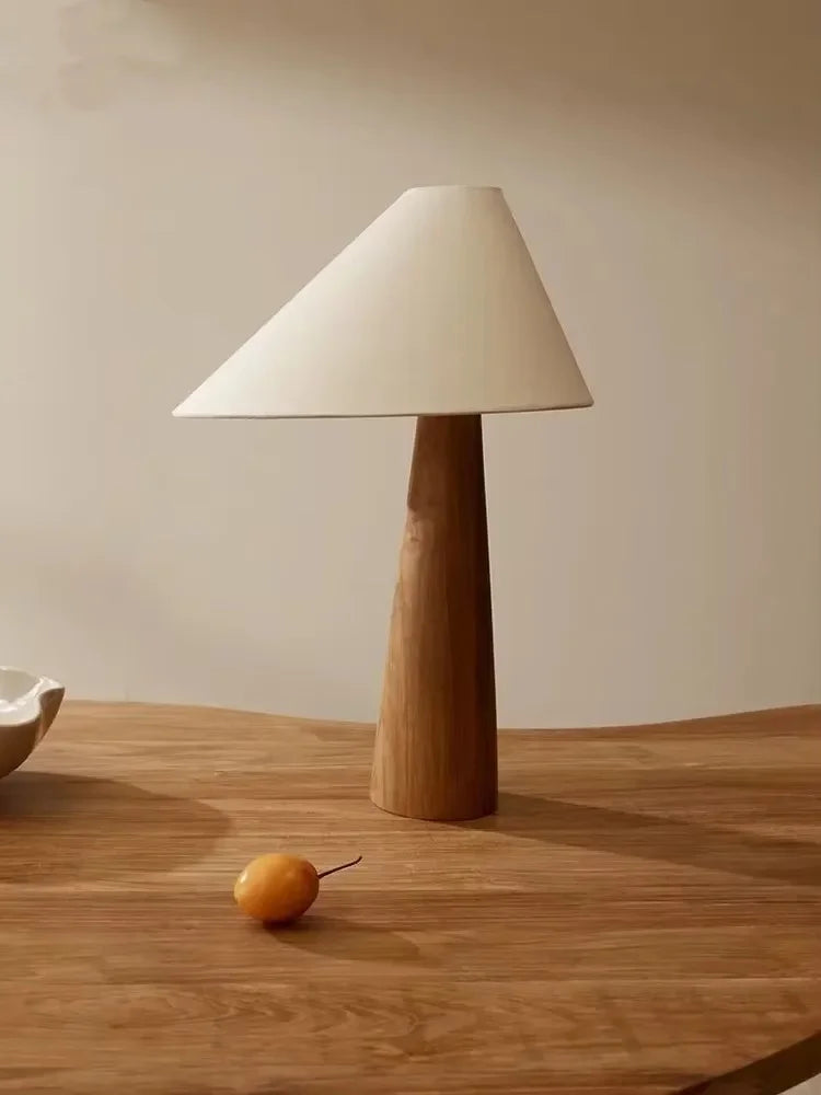 Konisk Trä Golvlampa Wabi-Sabi – Vit Tyg Vardagsrum