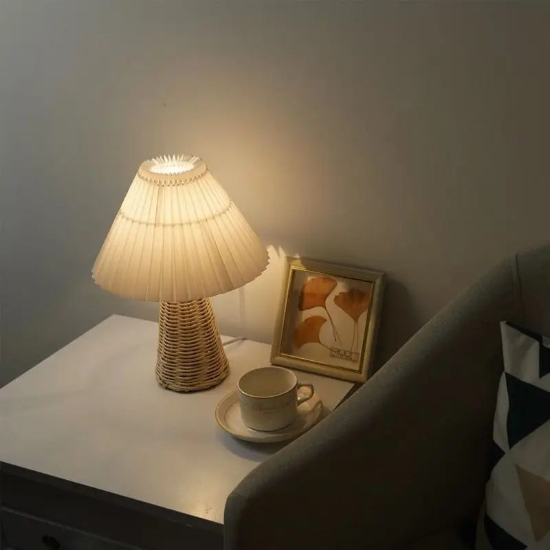 Europeisk Rattanbordslampa – Handgjord Vintage Estetisk