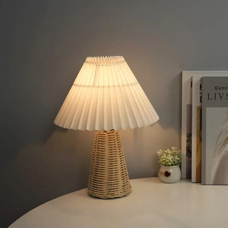 Europeisk Rattanbordslampa – Handgjord Vintage Estetisk