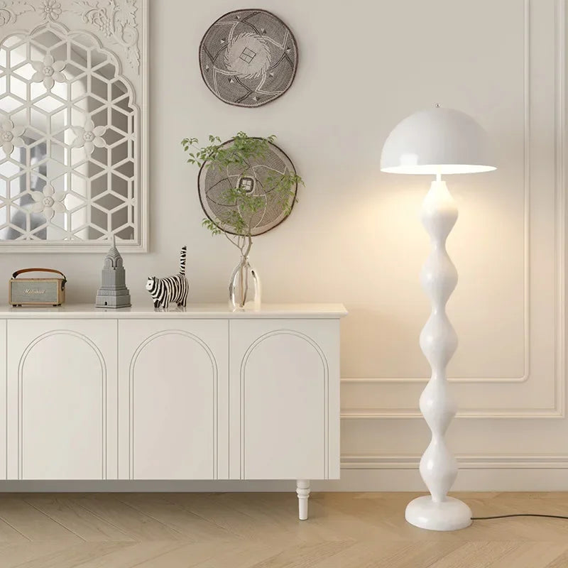 Nordisk Medeltida LED Golvlampa Cream – Svampdesign