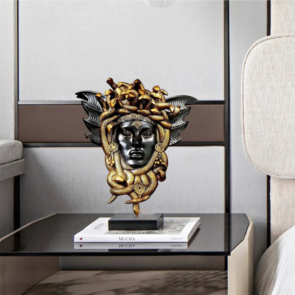 Medusa Huvud Med Ormar Skulptur – Guld Resin Väggplakett Mytologisk