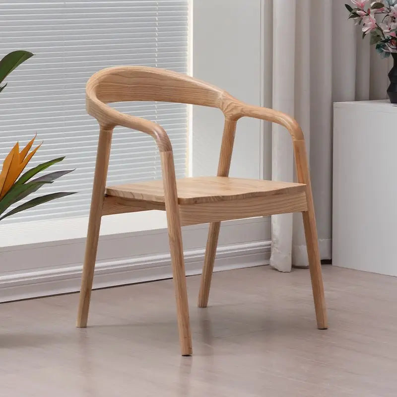 Nordisk Matsalsfåtölj – Träram & Armstöd