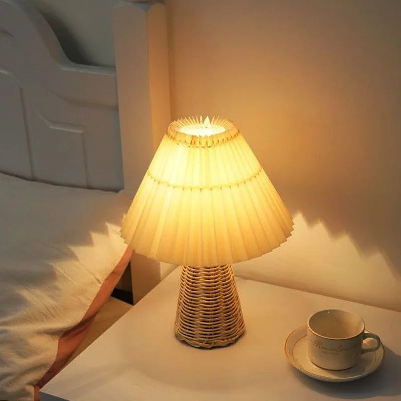Europeisk Rattanbordslampa – Handgjord Vintage Estetisk