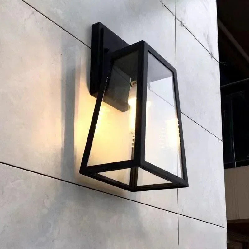 Europeisk Utomhus Vägglampa – Kraftig & Ljusstark