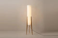 Nordisk Wabi-Sabi Trä Golvlampa – Hotell & Studierum