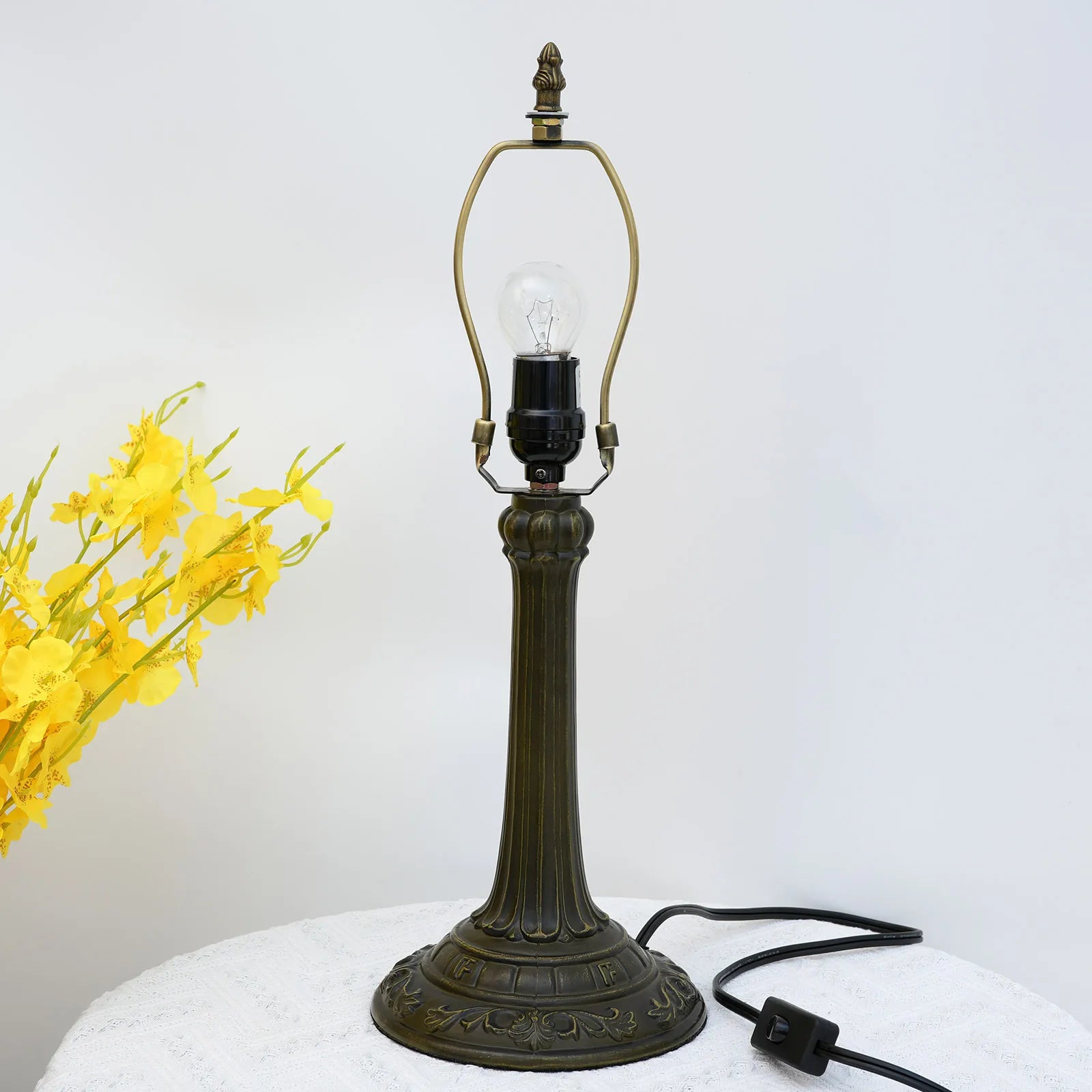 Vintage Lampfot Antik Mässing – E27/E26 för 20–30 cm Lampskärm