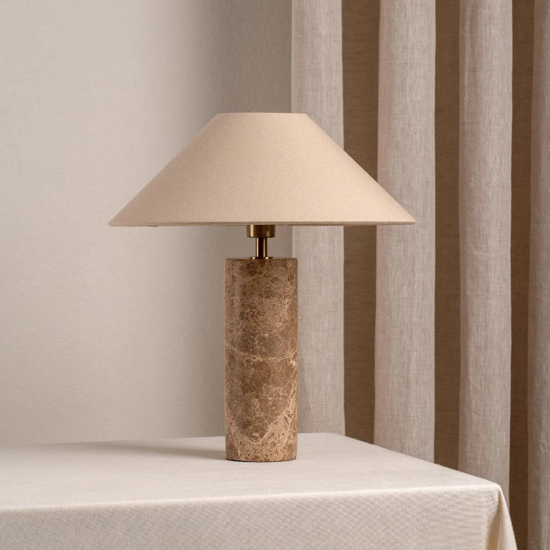 Nordisk Cylindrisk Bordslampa Marmorbas – Tyglampskärm Matsal & Sovrum