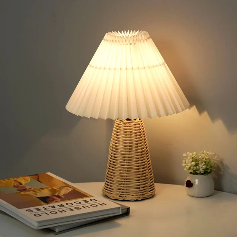 Europeisk Rattanbordslampa – Handgjord Vintage Estetisk