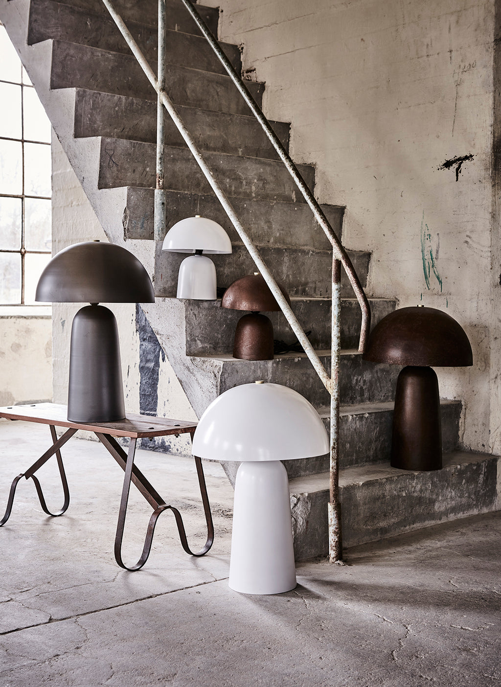 FUNGI Bordslampa L, Brun